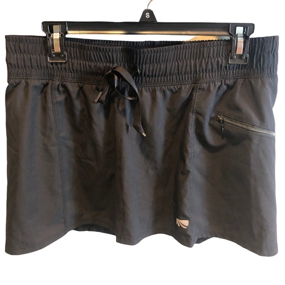 ‎Marika skort in black